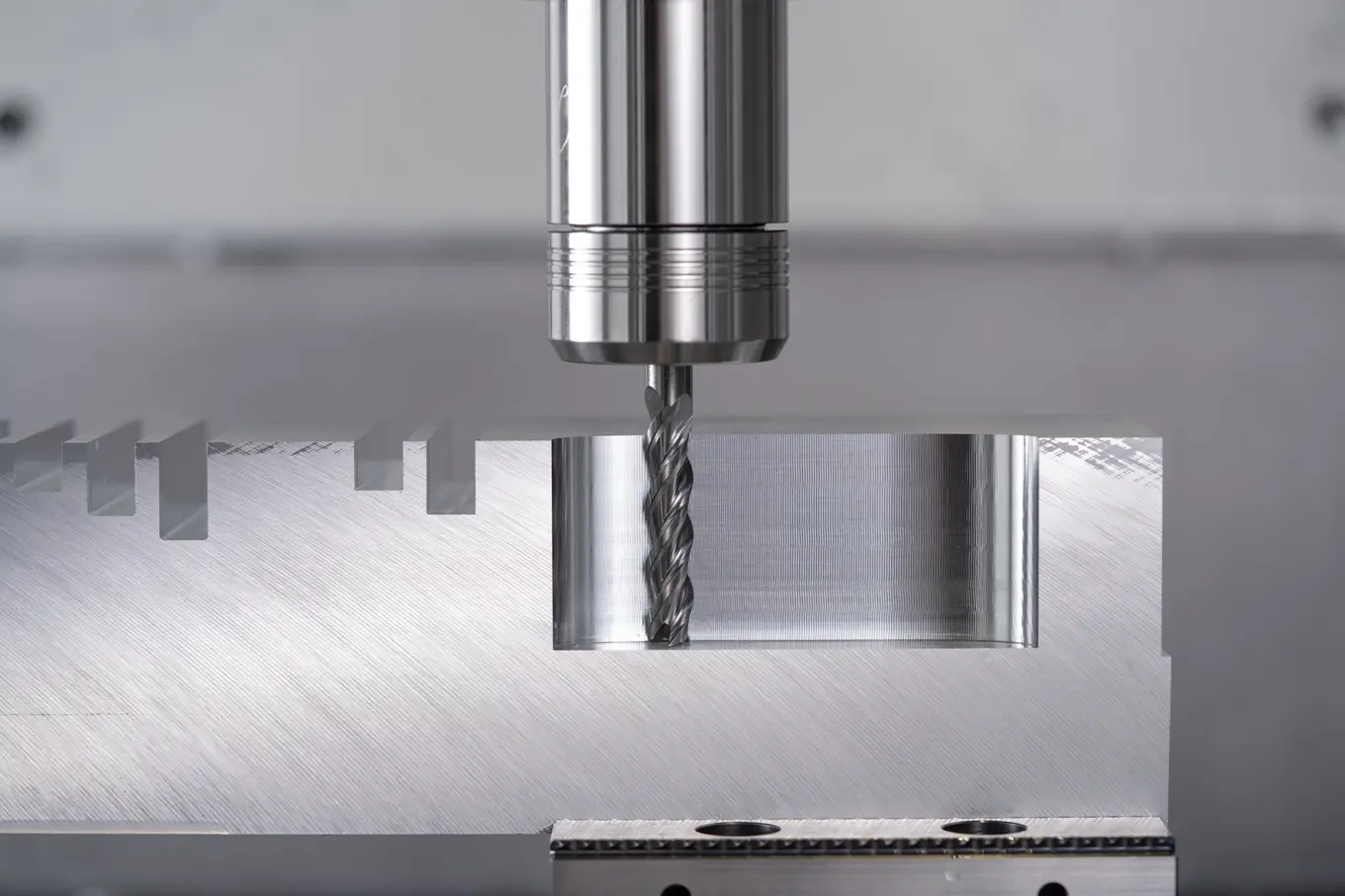 Neues Vollhartmetallwerkzeug-Programm für das Fräsen und Bohren von PFERD TOOLS