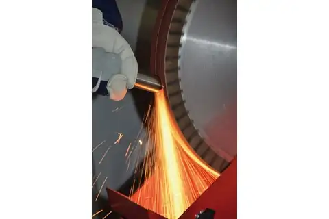 Granulo ceramico nastro abrasivo BA 75x2000 mm CO60 asportazione massima su acciaio con smerigliatrice a nastro 2